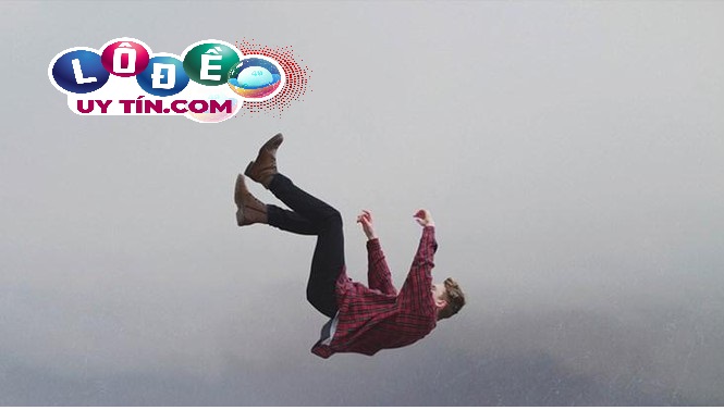 Mơ thấy bị rơi xuống vực dự báo điềm gì? Đánh con gì 2