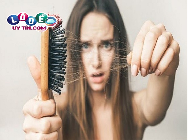 Nằm mơ thấy rụng tóc đánh số gì? Giấc mơ này là điềm tốt hay vận hạn?