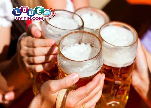 Nằm mơ ăn hải sản đánh con gì - Giải mã giấc mơ thấy uống bia