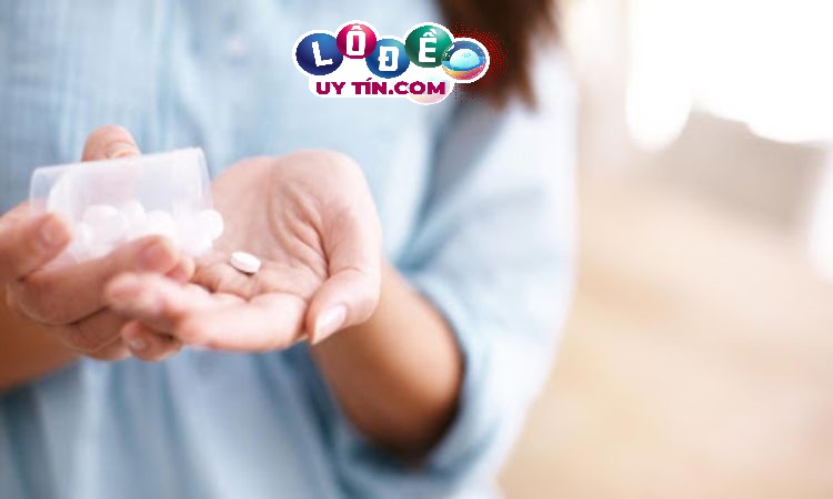 Mơ thấy uống thuốc báo hiệu điềm gì? Đánh số nào? 2