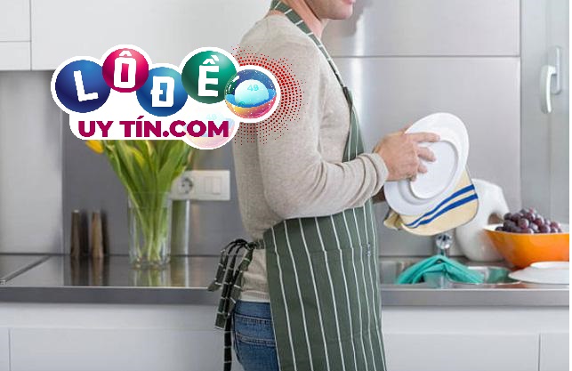 Ngủ mơ thấy rửa bát là điềm gì, đánh con số nào?