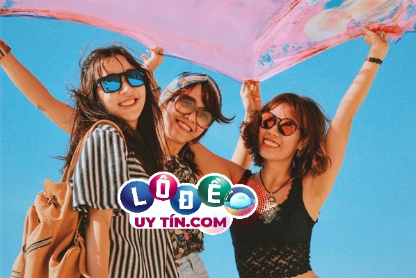 mơ thấy đi du lịch đánh con gì