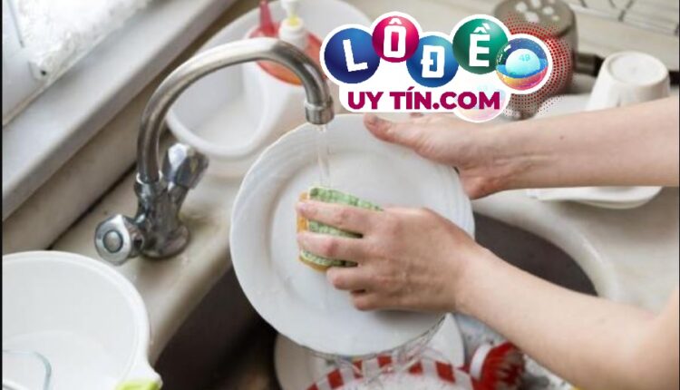 mơ thấy rửa bát