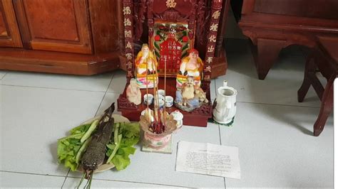 Mơ thấy thổ công, thổ địa, thỏi vàng thì đánh lô đề con gì? 3 bàn thờ thổ địa